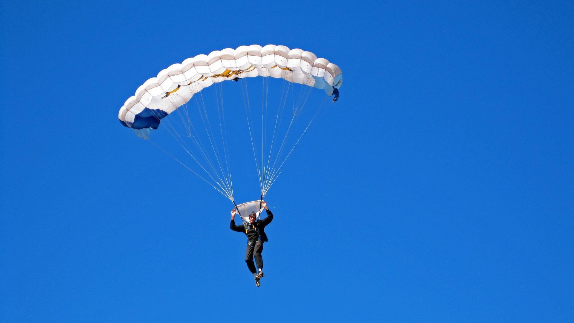 _智能运动鞋科技发布:步伐更轻盈_,智能运动鞋图片