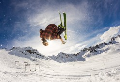 开云 官网 入口-_年度最美瞬间：运动员微笑、庆祝集锦_，运动员庆祝动作