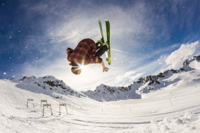 开云 官网 入口-_年度最美瞬间：运动员微笑、庆祝集锦_，运动员庆祝动作