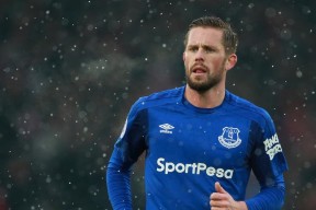 曼城控球主导，蓝月亮力争连冠，曼城 blue moon