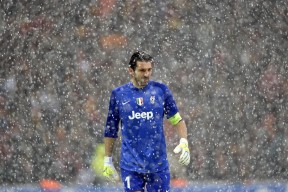 活塞重建阵容初见成效主场告捷，活塞现在的阵容