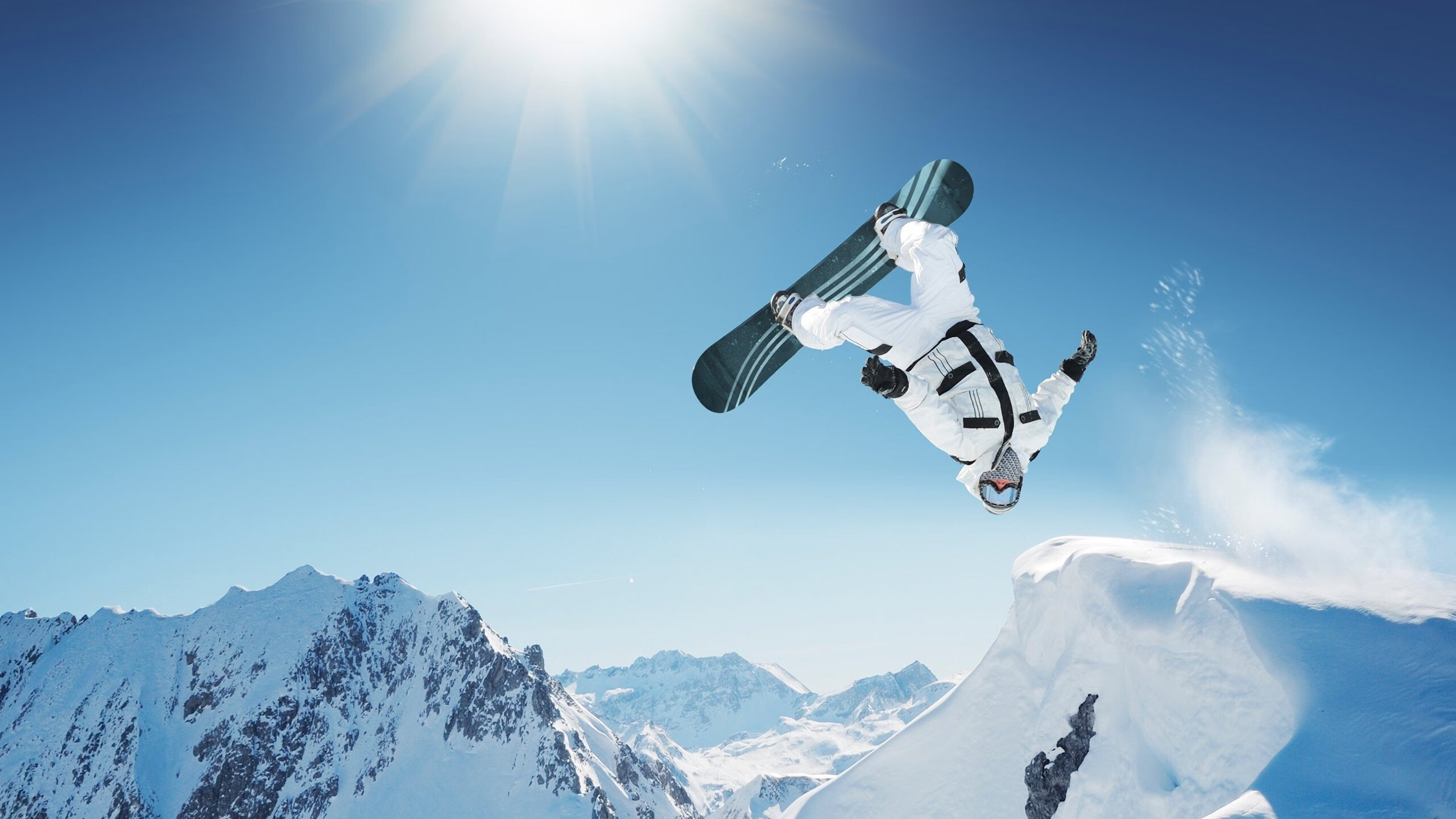 _都市雪地运动：白雪覆盖的激情盛宴_，雪地cs