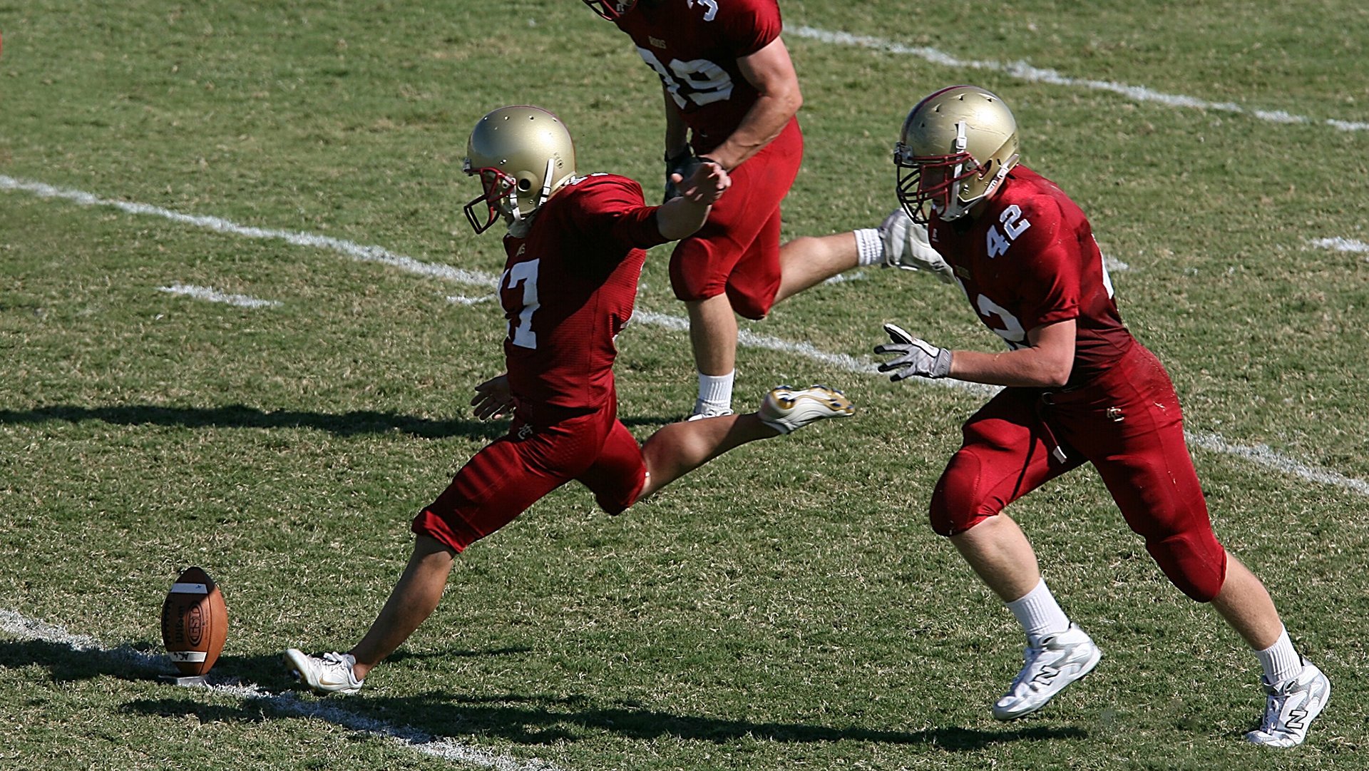 “天灾挑战：暴雨雪雹中的赛场勇士”，雪暴灾害