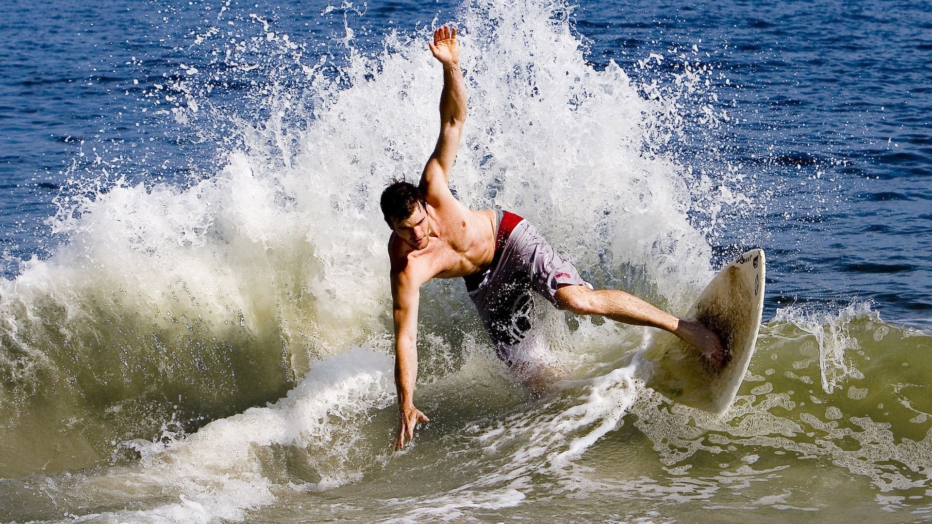 “德国战火再燃，球队战术争斗激烈”，对战德国